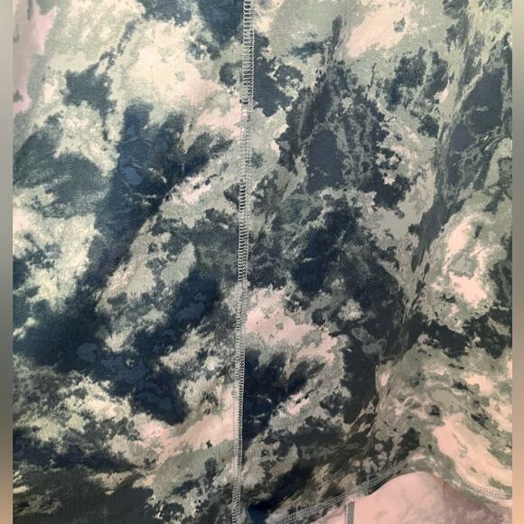 Lane Bryant Livi Activewear Womens’s 18/20 Long Teal and White Stretch Top - Picture 2 of 6